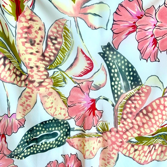 Fully Lined Feminine Light Weight Skirt, With Handkerchief Detailing. - Picture 2 of 9